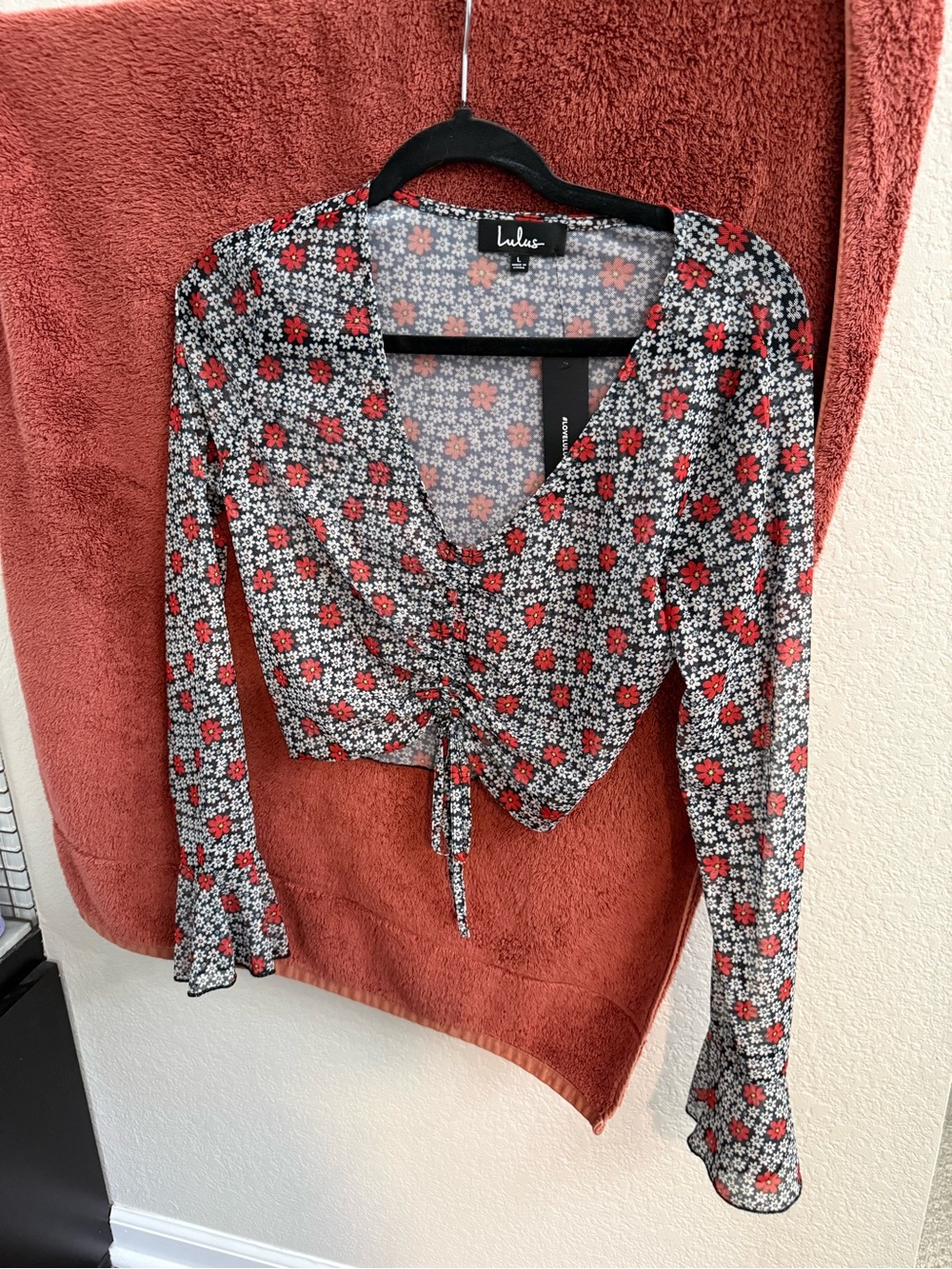 Lulu's Black Floral Long-Sleeve Tie-Front Crop Top with Red and White Blooms
